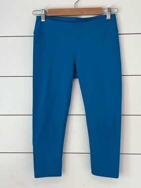 Fabletics teal crop Leggings- small